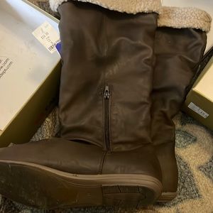 These boots have fleece lining inside. Size12 worn once.